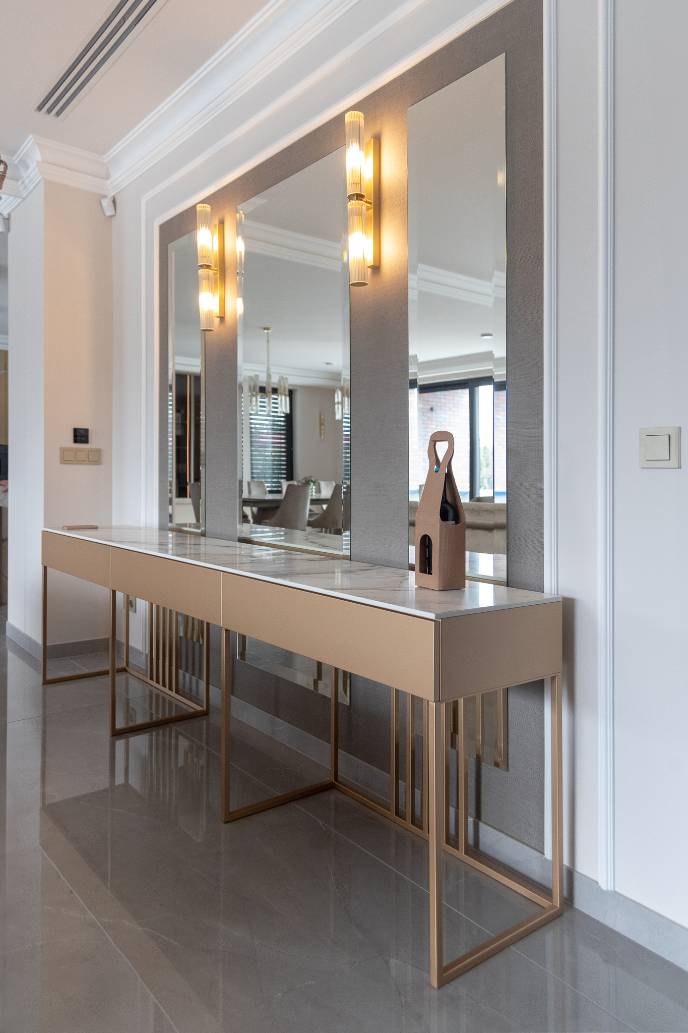 Kompleksowa zabudowa – M04-26 – Salon